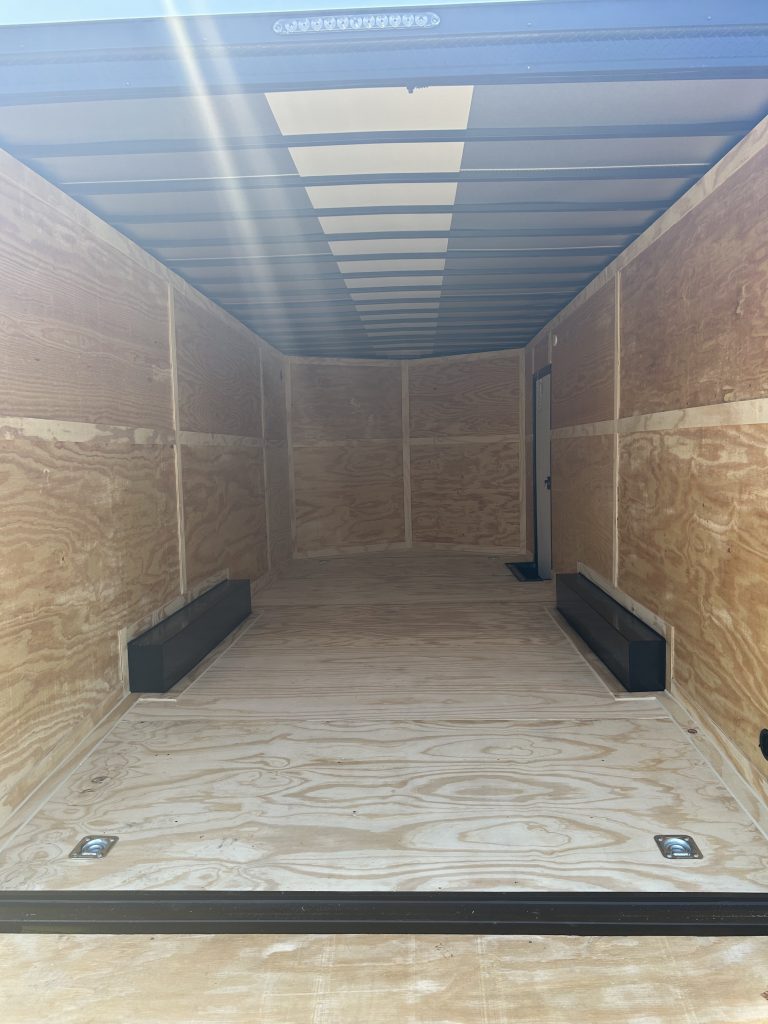 8.5×20 Enclosed Cargo Extreme Cargo .080 White Polycore/Blackout Package