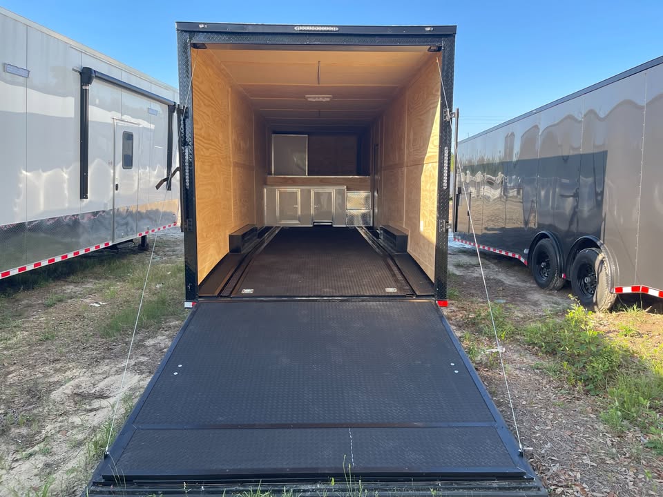 8.5′ x 32′ Loaded White Gooseneck Trailer for Sale in Douglas, GA – $28,995