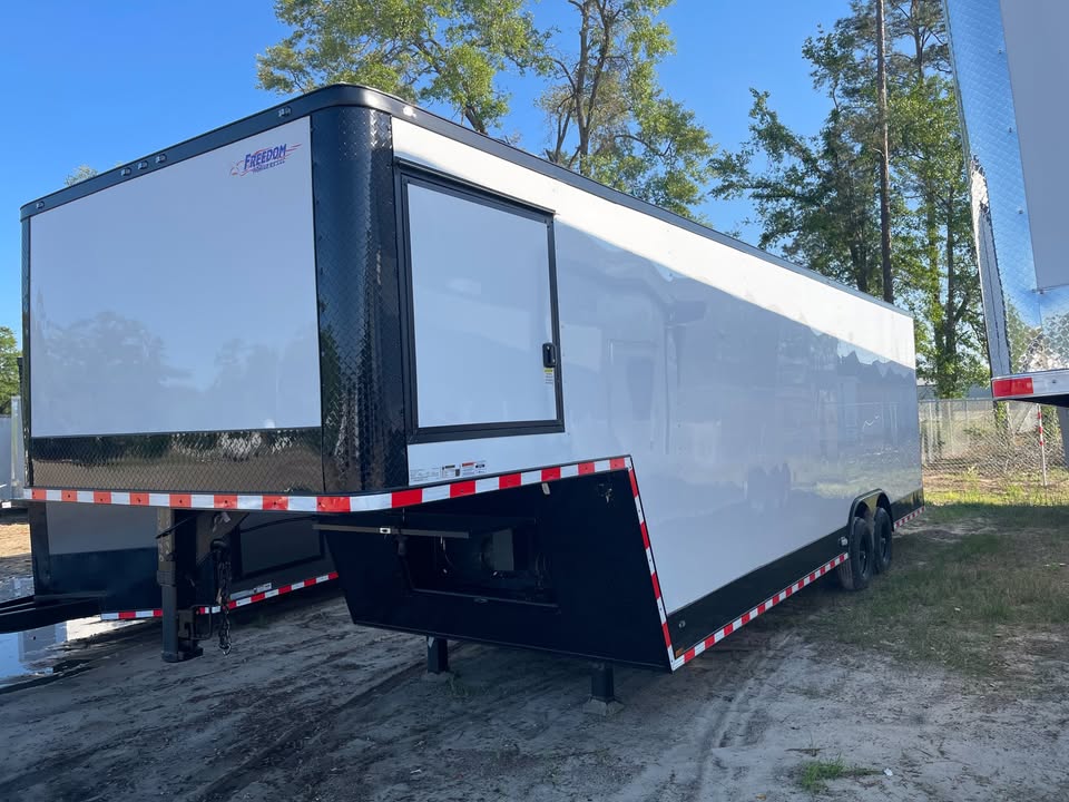 8.5′ x 32′ Loaded White Gooseneck Trailer for Sale in Douglas, GA – $28,995