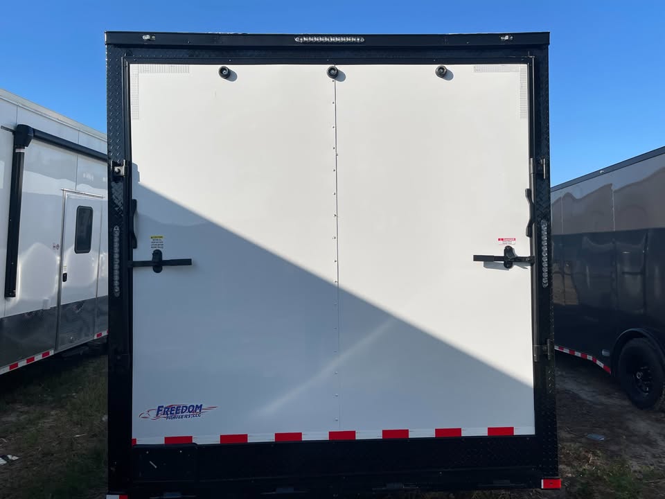 8.5′ x 32′ Loaded White Gooseneck Trailer for Sale in Douglas, GA – $28,995