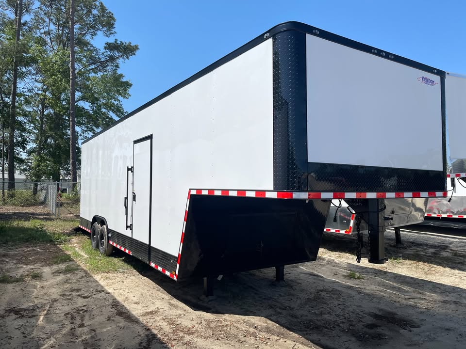 8.5′ x 32′ Loaded White Gooseneck Trailer for Sale in Douglas, GA – $28,995