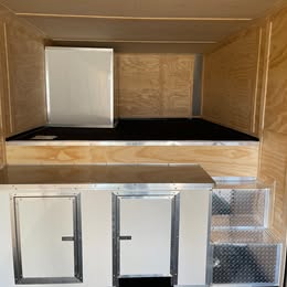 8.5′ x 32′ Loaded White Gooseneck Trailer for Sale in Douglas, GA – $28,995